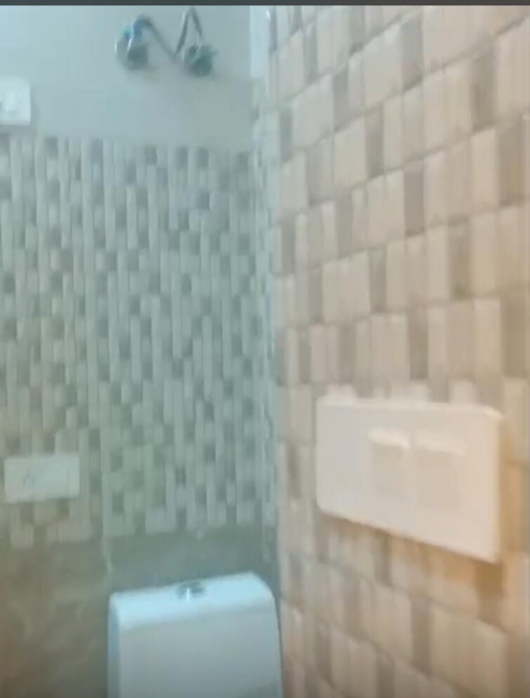 Bathroom, vasundhara sector 5 3 Bedroom 1700 Sq.Ft. Builder Floor In Vasundhara Sector 5 Ghaziabad 9350261