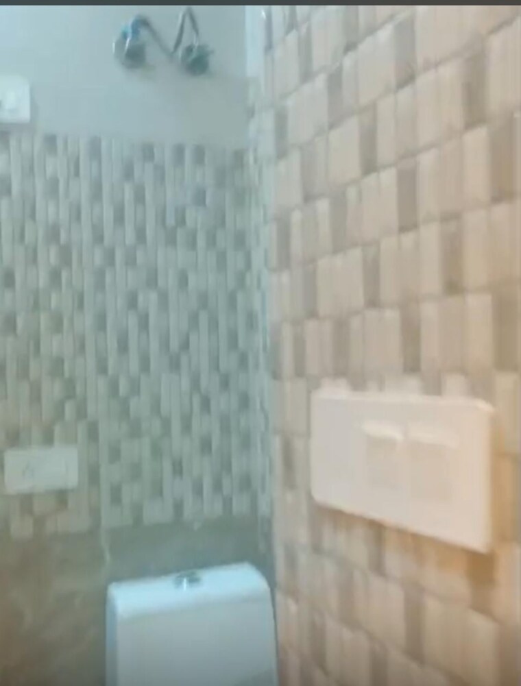 Bathroom, vasundhara sector 5 3 Bedroom 1700 Sq.Ft. Builder Floor In Vasundhara Sector 5 Ghaziabad 9350261