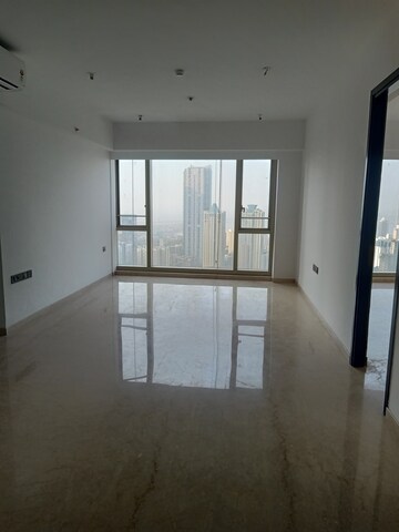 Room in 2 BHK Apartment at Peninsula Salsette 27, Byculla – for Rent