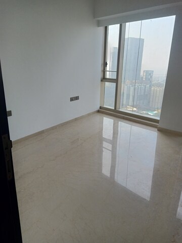 Room in 2 BHK Apartment at Peninsula Salsette 27, Byculla – for Rent