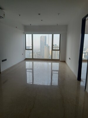 Room in 2 BHK Apartment at Peninsula Salsette 27, Byculla – for Rent