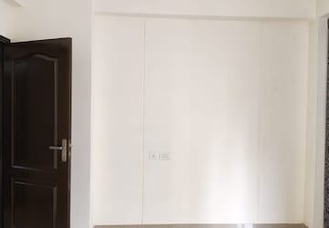 Room in 3 BHK Apartment at Exotica Fresco, Sector 137 – for Rent