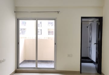 Room in 3 BHK Apartment at Exotica Fresco, Sector 137 – for Rent