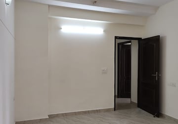 Room in 3 BHK Apartment at Exotica Fresco, Sector 137 – for Rent