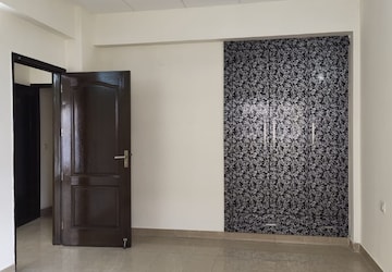 Room in 3 BHK Apartment at Exotica Fresco, Sector 137 – for Rent