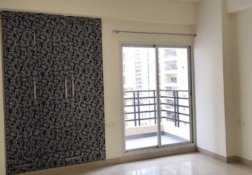 Room in 3 BHK Apartment at Exotica Fresco, Sector 137 – for Rent