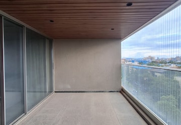 Room in 4 BHK Apartment at Aramus The Domus, Seawoods – for Sale