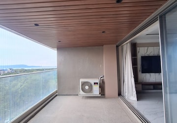 Room in 4 BHK Apartment at Aramus The Domus, Seawoods – for Sale