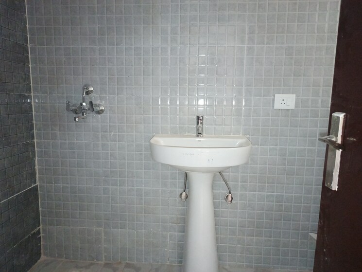 Bathroom, amrapali-terrace-homes 2 Bedroom 990 Sq.Ft. Apartment In Tech Zone 4 Greater Noida Greater Noida 9350344