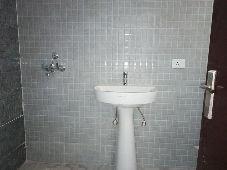 Bathroom, amrapali-terrace-homes 2 Bedroom 990 Sq.Ft. Apartment In Tech Zone 4 Greater Noida Greater Noida 9350344