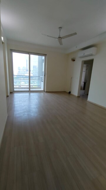 Room in 4 BHK Apartment at Adani Oyster Grande Phase 2, Sector 102 – for Rent