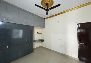 Room in 2 BHK Builder Floor at Nallagandla – for Rent