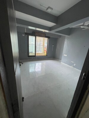 Room in 2 BHK Apartment at Yasmin Tower, Agripada – for Sale