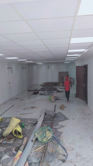 Team Area in  Showroom at Gomti Nagar – for Rent