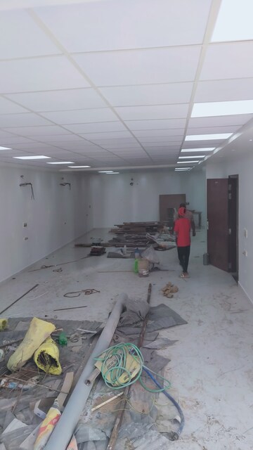 Team Area in  Showroom at Gomti Nagar – for Rent