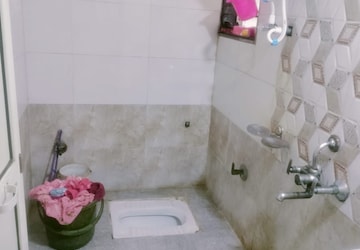Bathroom in 2 BHK Apartment at Maheshwari CHS, Borivali West – for Sale