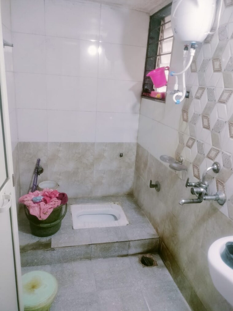 Bathroom, maheshwari-chs 2 Bedroom 750 Sq.Ft. Apartment In Borivali West Mumbai 9350471