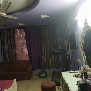 Team Area in 4 BHK Apartment at Varun Enclave, Sector 28 – for Sale