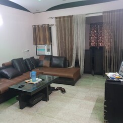 4 BHK + Extra Room Apartment For Sale in Varun Enclave