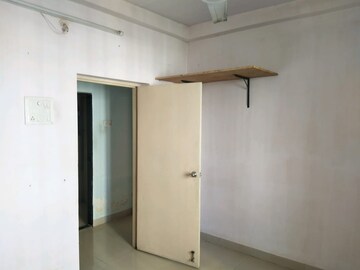 Room in 2 BHK Apartment at New Mhada Towers, Andheri West – for Rent