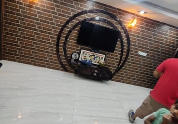 Room in 2 BHK Apartment at Mahanagar – for Rent