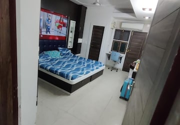 Bedroom in 2 BHK Apartment at Mahanagar – for Rent