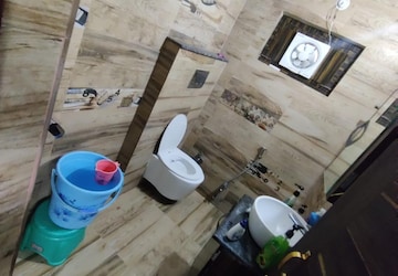 Bathroom in 2 BHK Apartment at Mahanagar – for Rent