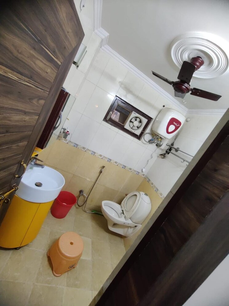 Attached Bathroom, mahanagar 2 Bedroom 1250 Sq.Ft. Apartment In Mahanagar Lucknow 9350500