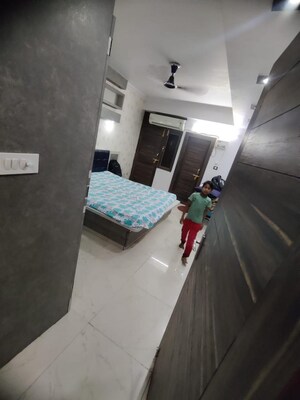 Master Bedroom in 2 BHK Apartment at Mahanagar – for Rent