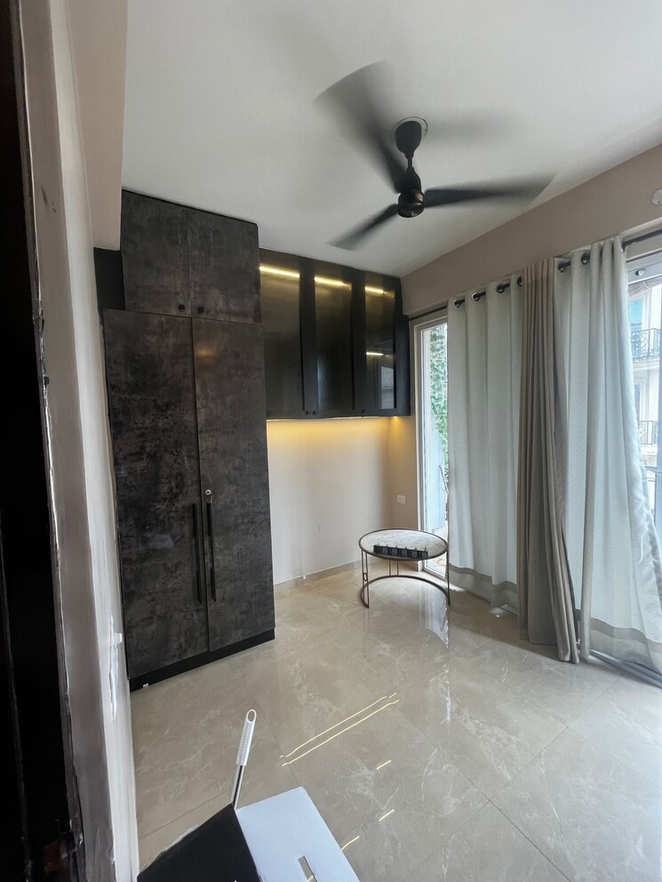 Living Room, signature-global-park-4-and-5 3 Bedroom 1120 Sq.Ft. Apartment In Sohna Sector 36 Gurgaon 9350531