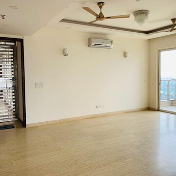 Room in 3.5 BHK Apartment at Assotech Celeste Towers, Sector 37 – for Rent
