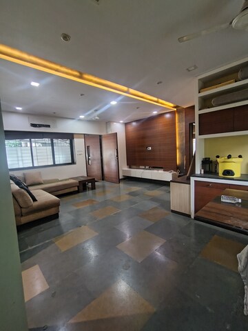 Lift in 3 BHK Apartment at Shree Adinath Towers, Borivali East – for Rent