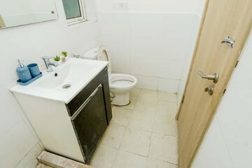 Bathroom in 3.5 BHK Builder Floor at SS Linden, Sector 84 – for Rent