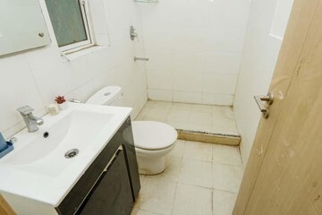 Bathroom in 3.5 BHK Builder Floor at SS Linden, Sector 84 – for Rent