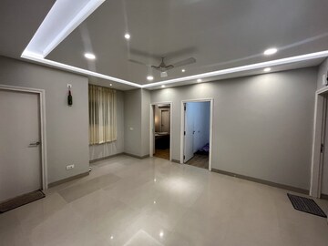 Room in 3.5 BHK Apartment at Emaar Gurgaon Greens, Sector 102 – for Rent