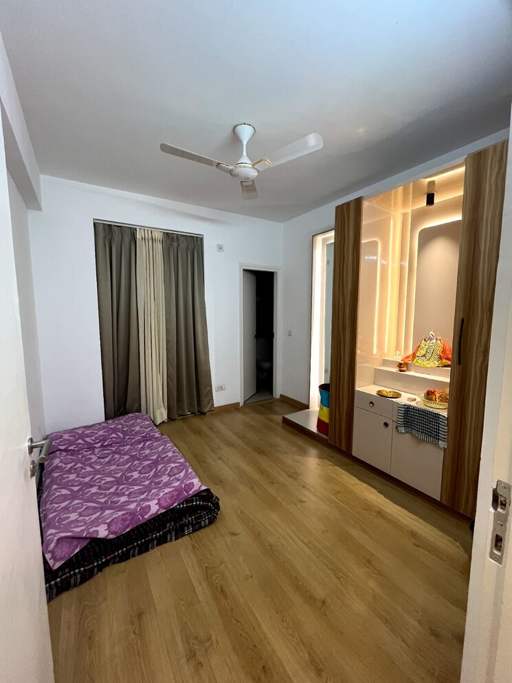 Bedroom, emaar-gurgaon-greens 3.5 Bedroom 1650 Sq.Ft. Apartment In Sector 102 Gurgaon 9350582