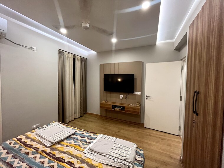 Bedroom, emaar-gurgaon-greens 3.5 Bedroom 1650 Sq.Ft. Apartment In Sector 102 Gurgaon 9350582