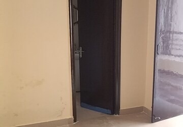 Room in 3 BHK Apartment at Supertech Livingston, Sain Vihar – for Rent