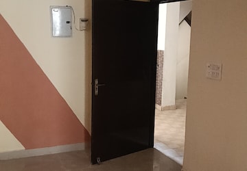 Room in 3 BHK Apartment at Supertech Livingston, Sain Vihar – for Rent