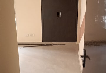 Furnished Amenities in 3 BHK Apartment at Supertech Livingston, Sain Vihar – for Rent