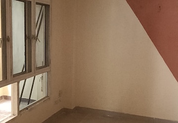 Room in 3 BHK Apartment at Supertech Livingston, Sain Vihar – for Rent