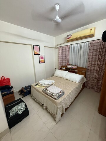 Bedroom in 2 BHK Apartment at Khar West – for Rent