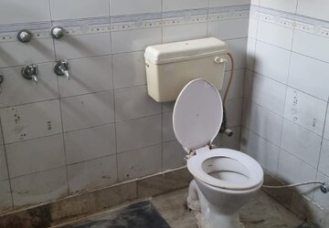 2 BHK Builder Floor For Rent in Arsh Complex, Alpha 1 Greater Noida