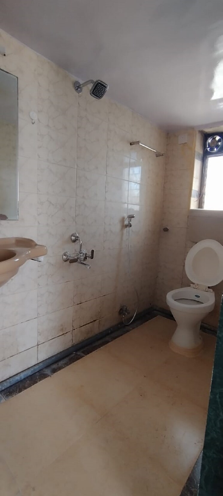Bathroom, santacruz west 2 Bedroom 750 Sq.Ft. Apartment In Santacruz West Mumbai 9350605
