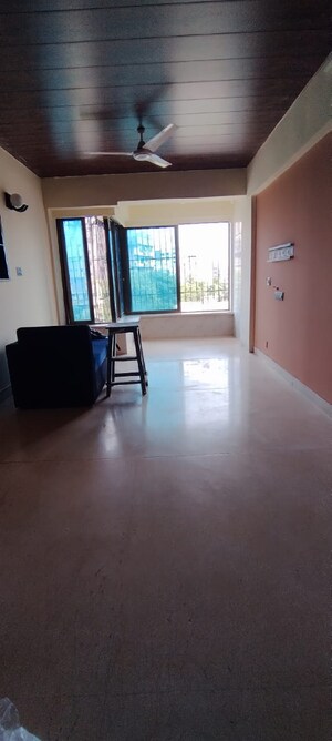 Room in 2 BHK Apartment at Santacruz West – for Rent