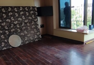 Room in 2 BHK Apartment at Santacruz West – for Rent