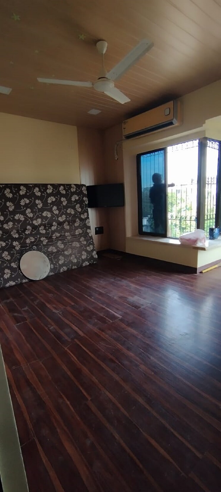 Room, santacruz west 2 Bedroom 750 Sq.Ft. Apartment In Santacruz West Mumbai 9350605