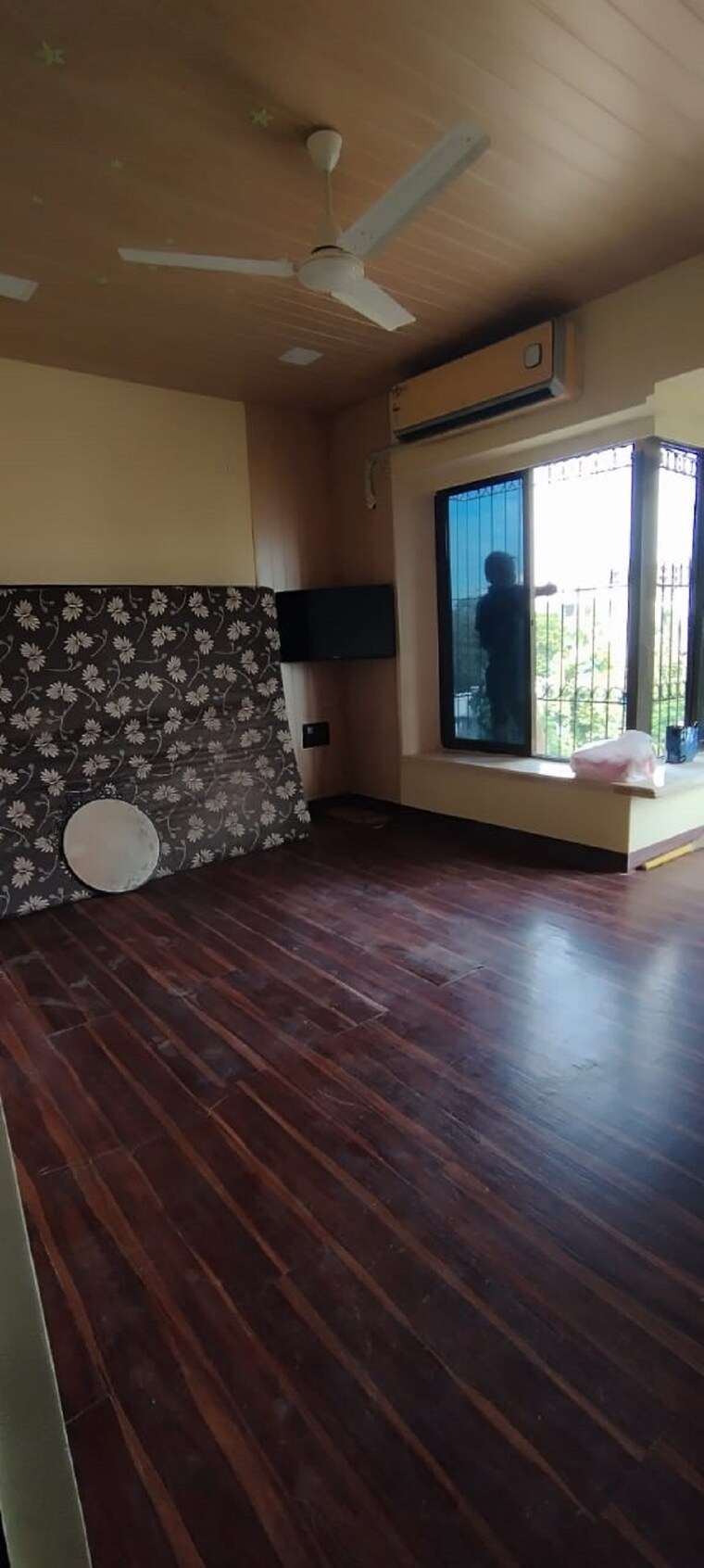Room, santacruz west 2 Bedroom 750 Sq.Ft. Apartment In Santacruz West Mumbai 9350605