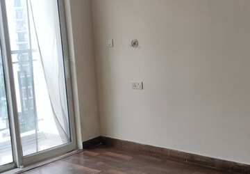 Room in 2 BHK Apartment at Ansal Paradise Crystal, Sushant Golf City – for Rent