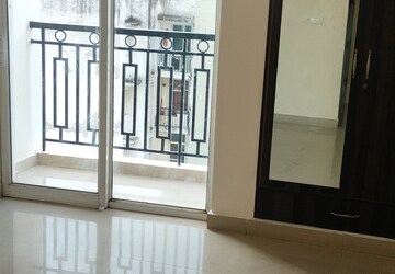 Room in 2 BHK Apartment at Ansal Paradise Crystal, Sushant Golf City – for Rent